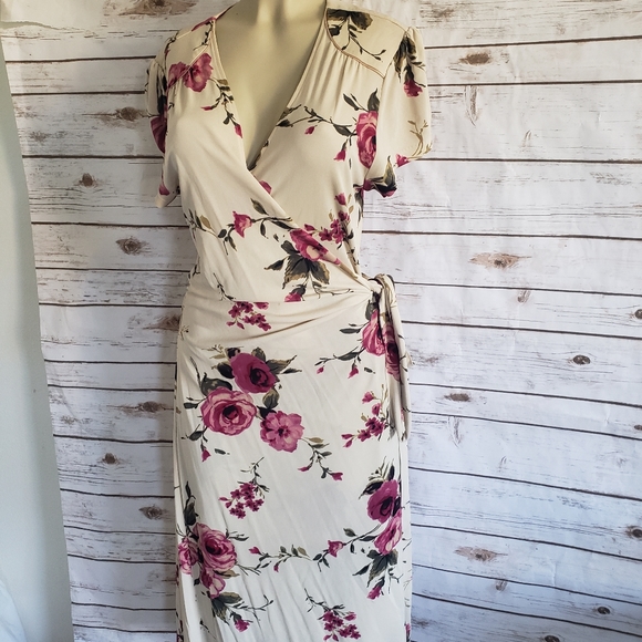 Banana Republic Dresses & Skirts - Banana republic XL 100% SILK wrap dress roses floral romantic DVF inspired